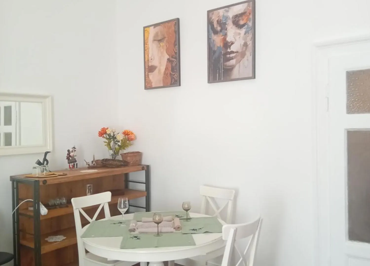 Chic Cozy Quiet Deluxe Citycenter In Astoria With Ac Budapest