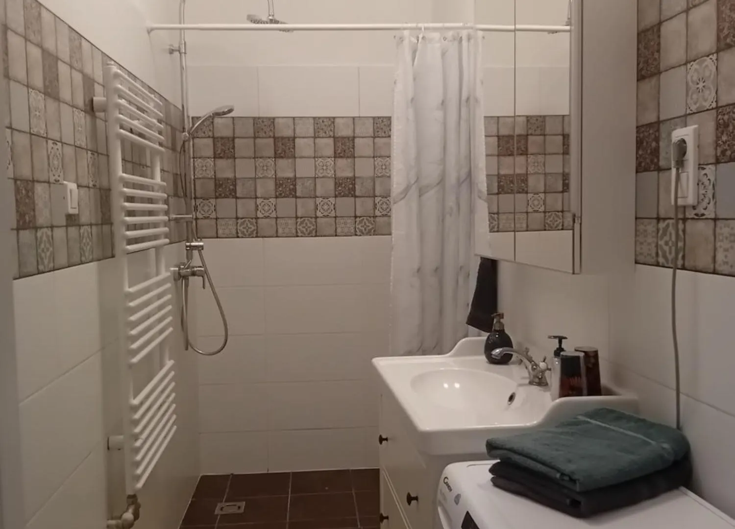 Chic Cozy Quiet Deluxe Citycenter In Astoria With Ac Budapest