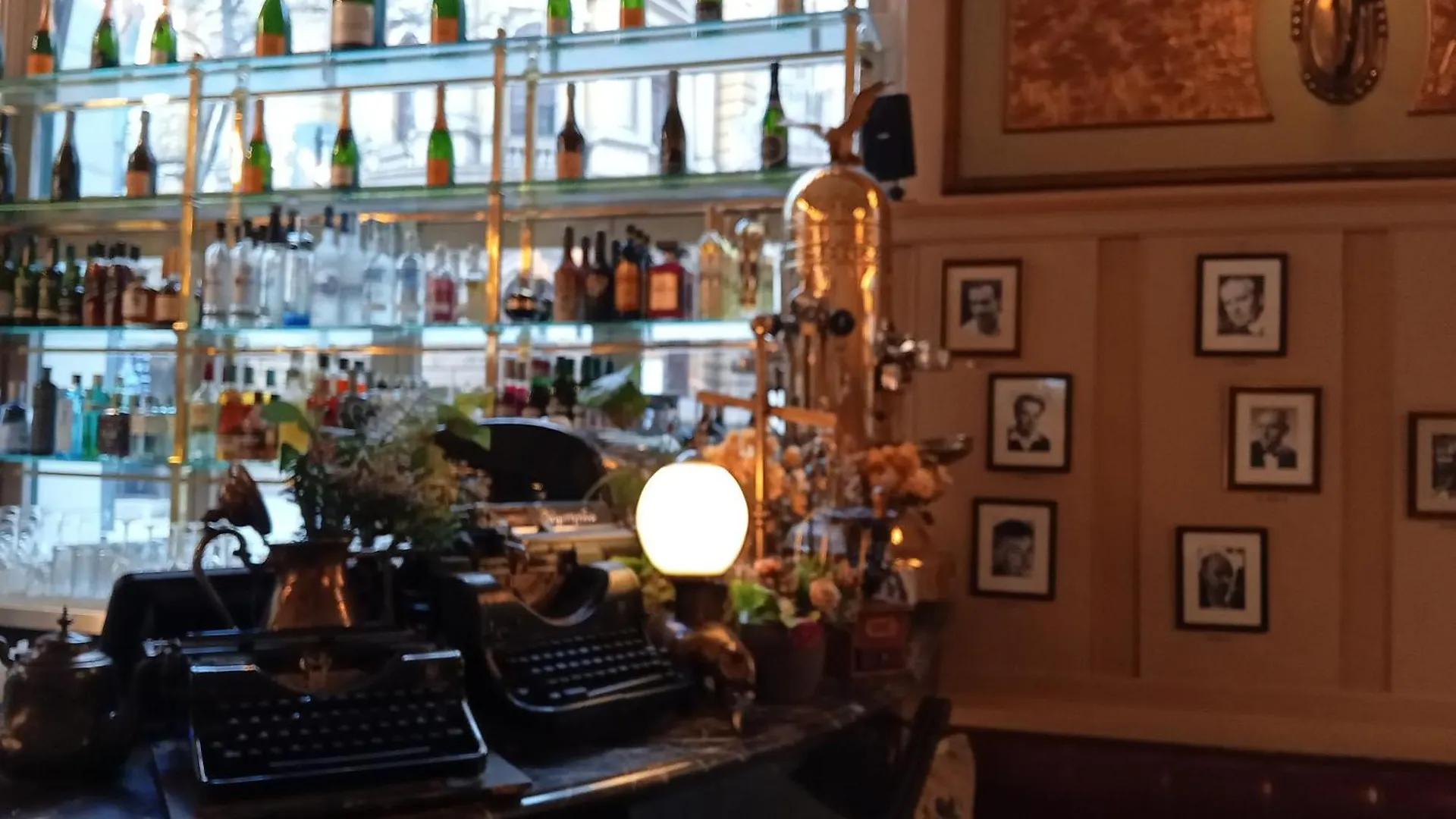 Chic Cozy Quiet Deluxe Citycenter In Astoria With Ac 부다페스트 0*,  헝가리