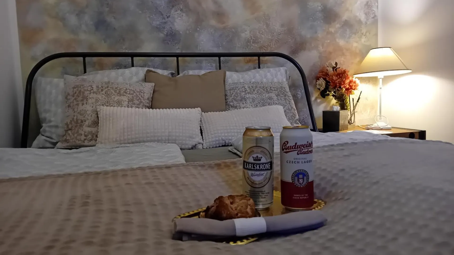 Chic Cozy Quiet Deluxe Citycenter In Astoria With Ac Budapest